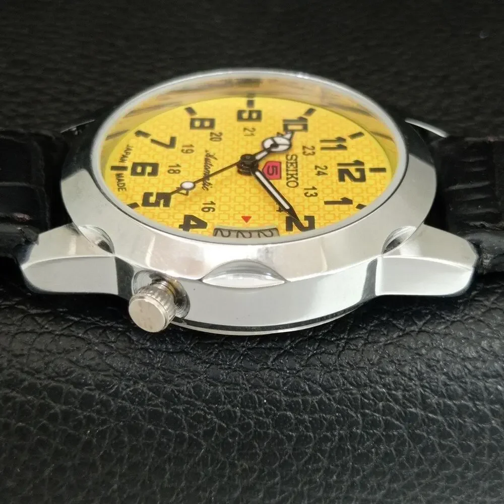 Vintage 1982 Seiko Automatic Mens Silver Watch W/daydate & Black accents